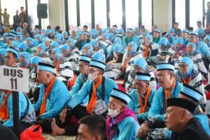 Ratusan jamaah calon haji Kabupaten Pringsewu mengikuti prosesi pelepasan di Islamic Center Pringsewu Tahun 2026.